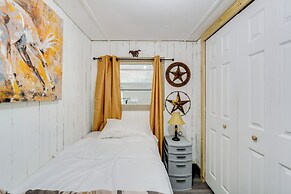 5 Mi to Dtwn Punta Gorda: Home w/ Large Yard!