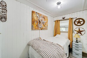 5 Mi to Dtwn Punta Gorda: Home w/ Large Yard!