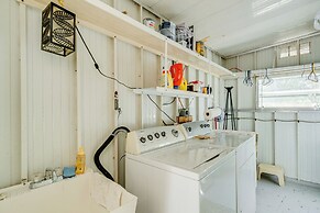 5 Mi to Dtwn Punta Gorda: Home w/ Large Yard!