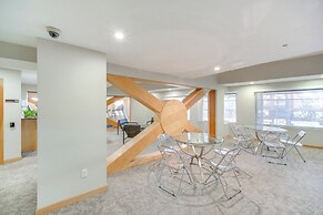 Luxe High-rise 2 Mi to Dtwn Cleveland: WFH Ready!