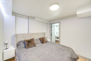 Luxe High-rise 2 Mi to Dtwn Cleveland: WFH Ready!