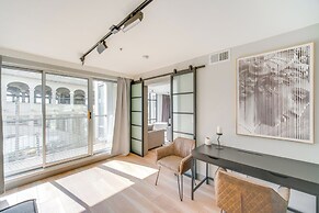 Luxe High-rise 2 Mi to Dtwn Cleveland: WFH Ready!