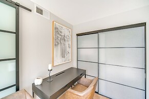 Luxe High-rise 2 Mi to Dtwn Cleveland: WFH Ready!