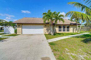 1 Mi to Dtwn Stuart: Bright Home w/ Pool & Spa!