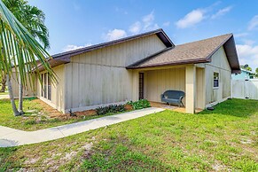 1 Mi to Dtwn Stuart: Bright Home w/ Pool & Spa!