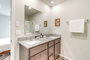 14 Mi to Tulsa: Home w/ Patio in Broken Arrow