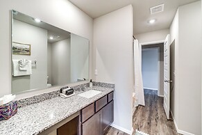 14 Mi to Tulsa: Home w/ Patio in Broken Arrow