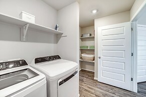 14 Mi to Tulsa: Home w/ Patio in Broken Arrow