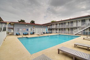 < Half Mi to Gulf: Biloxi Condo w/ Patio!