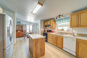 Walk to Beach: Eufaula Home w/ Outdoor Seating!