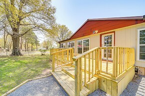 Walk to Beach: Eufaula Home w/ Outdoor Seating!