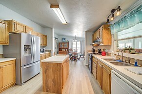 Walk to Beach: Eufaula Home w/ Outdoor Seating!