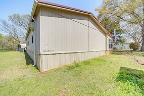 Walk to Beach: Eufaula Home w/ Outdoor Seating!