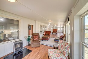 Walk to Beach: Eufaula Home w/ Outdoor Seating!