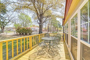 Walk to Beach: Eufaula Home w/ Outdoor Seating!