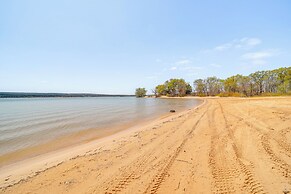 Walk to Beach: Eufaula Home w/ Outdoor Seating!