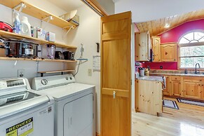 5 Mi to Cherokee Lake: Pet-friendly Cabin w/ Deck!