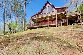 5 Mi to Cherokee Lake: Pet-friendly Cabin w/ Deck!