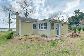 Hot Tub & Dock: Riverfront Cottage in Deltaville