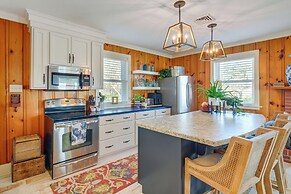 Hot Tub & Dock: Riverfront Cottage in Deltaville
