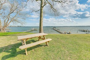 Hot Tub & Dock: Riverfront Cottage in Deltaville