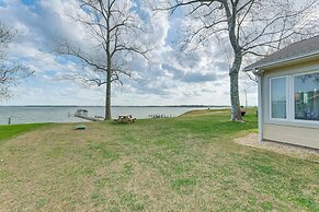 Hot Tub & Dock: Riverfront Cottage in Deltaville