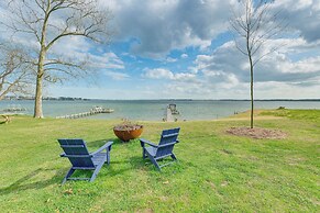 Hot Tub & Dock: Riverfront Cottage in Deltaville