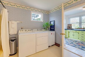 Hot Tub & Dock: Riverfront Cottage in Deltaville