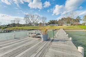 Hot Tub & Dock: Riverfront Cottage in Deltaville