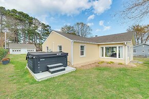 Hot Tub & Dock: Riverfront Cottage in Deltaville