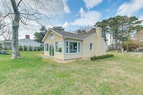Hot Tub & Dock: Riverfront Cottage in Deltaville