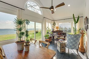 Hot Tub & Dock: Riverfront Cottage in Deltaville