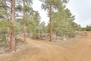 18 Mi to Royal Gorge: Peaceful Mtn Cabin w/ Porch!