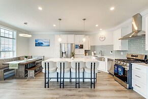 Steps to Lake Erie & Beach: Baypoint Resort Home!