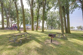 Steps to Lake Erie & Beach: Baypoint Resort Home!