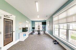 Steps to Lake Erie & Beach: Baypoint Resort Home!