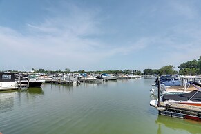 Steps to Lake Erie & Beach: Baypoint Resort Home!