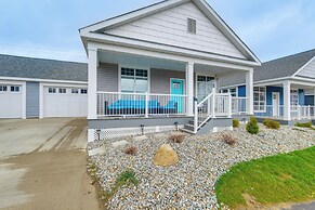 Steps to Lake Erie & Beach: Baypoint Resort Home!
