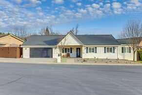 Walk Downtown: Remodeled Home in Murphys w/ Yard!