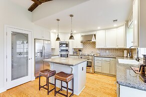 Walk Downtown: Remodeled Home in Murphys w/ Yard!