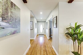 Walk Downtown: Remodeled Home in Murphys w/ Yard!