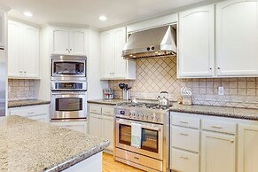 Walk Downtown: Remodeled Home in Murphys w/ Yard!