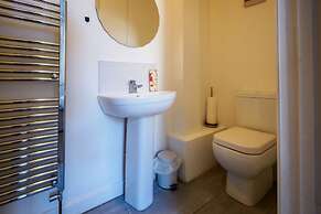 WoodHus Lodge  Cosy Large Family  Room 4