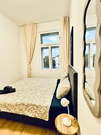 Stylish 4BR Apt Near Westbahnhof