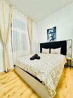 Stylish 4BR Apt Near Westbahnhof