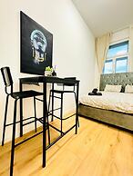 Stylish 4BR Apt Near Westbahnhof