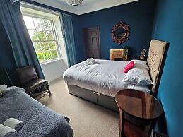 Modern Apartment - Quiet Location