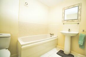 Modern Apartment - Quiet Location