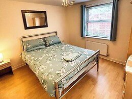 Modern Apartment - Quiet Location