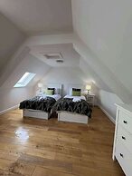 Modern Apartment - Quiet Location